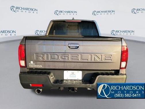 Modern Steel Metallic 2025 Honda Ridgeline RTL