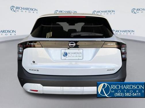 2025 Nissan Kicks SV