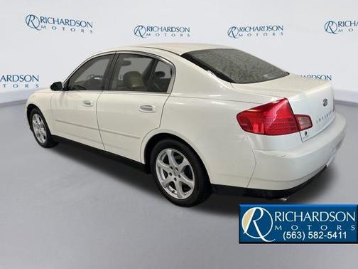 2004 INFINITI G35x Base