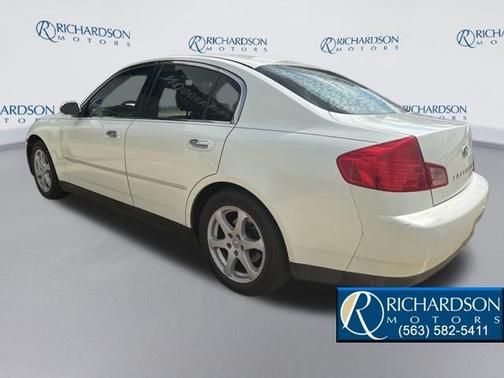 2004 INFINITI G35x Base