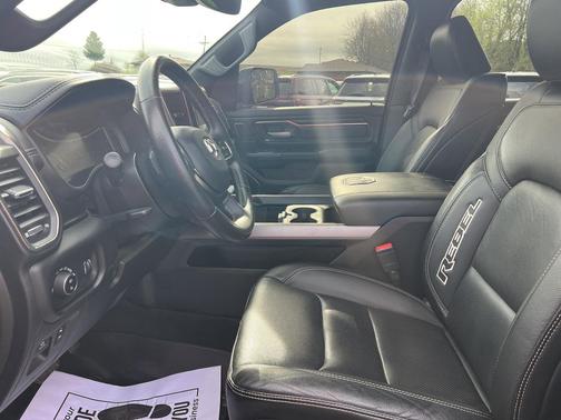 Diamond Black Crystal Pearlcoat 2023 RAM 1500 Rebel