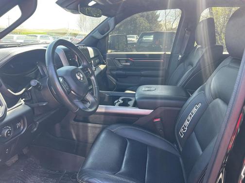 Diamond Black Crystal Pearlcoat 2023 RAM 1500 Rebel