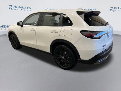 Platinum White Pearl 2026 Honda HR-V AWD Sport