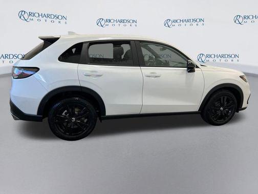 Platinum White Pearl 2026 Honda HR-V AWD Sport