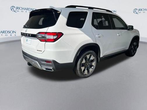 Platinum White Pearl 2026 Honda Pilot Touring 8-Passenger