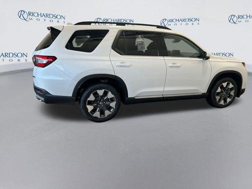 Platinum White Pearl 2026 Honda Pilot Touring 8-Passenger