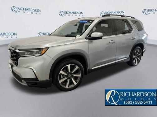 2025 Honda Pilot Touring 8-Passenger
