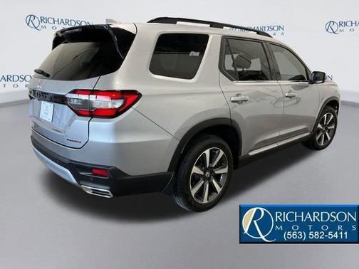 2025 Honda Pilot Touring 8-Passenger