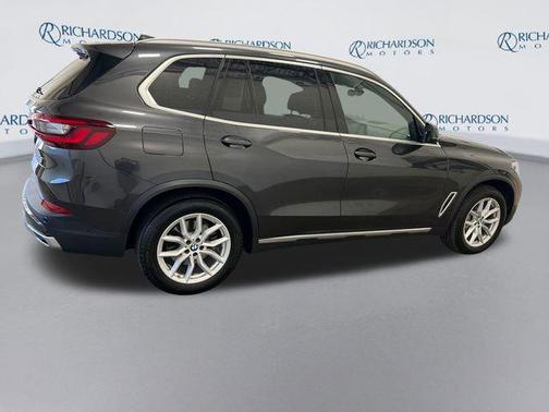 Dark Graphite Metallic 2022 BMW X5 xDrive40i