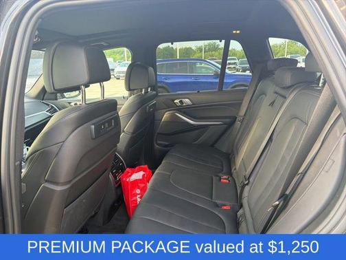 Dark Graphite Metallic 2022 BMW X5 xDrive40i