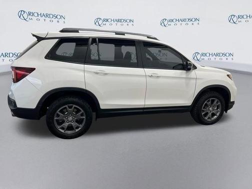 Platinum White Pearl 2024 Honda Passport AWD TrailSport