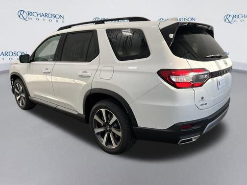 2025 Honda Pilot Touring 8-Passenger