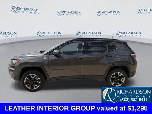 Granite Crystal Metallic Clearcoat 2017 Jeep New Compass Trailhawk