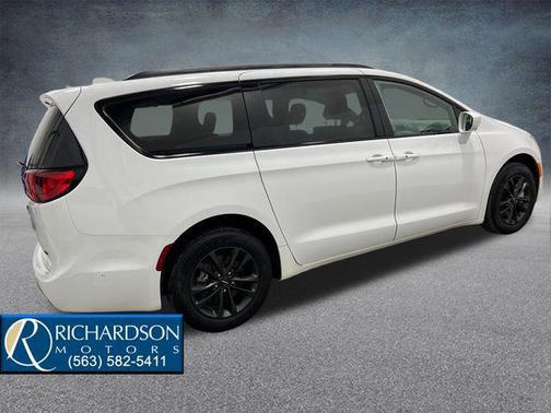 2020 Chrysler Pacifica L