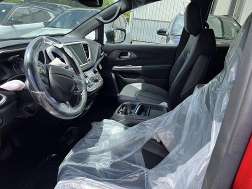 Red Hot Pearlcoat 2027 Chrysler Pacifica L