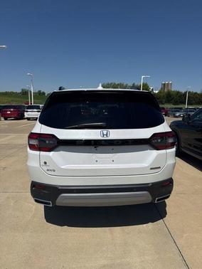 Platinum White Pearl 2025 Honda Pilot Touring 8-Passenger