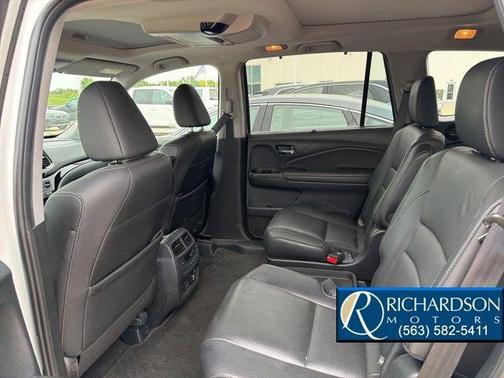 Platinum White Pearl 2022 Honda Pilot AWD Elite