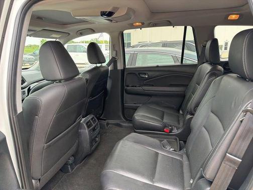 Platinum White Pearl 2022 Honda Pilot AWD Elite