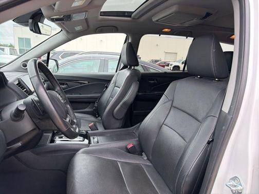 Platinum White Pearl 2022 Honda Pilot AWD Elite