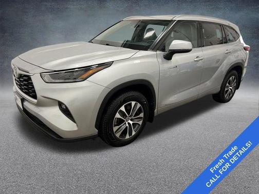 Celestial Silver Metallic 2021 Toyota Highlander Hybrid XLE