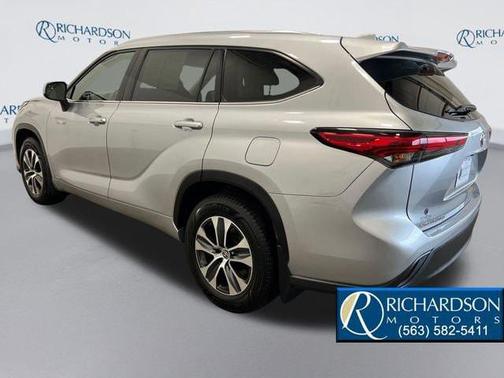 Celestial Silver Metallic 2021 Toyota Highlander Hybrid XLE