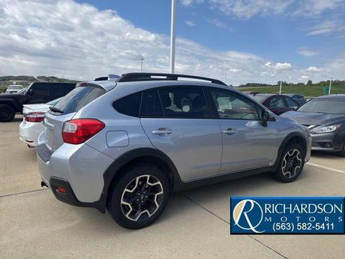Ice Silver Metallic 2017 Subaru Crosstrek 2.0i Limited