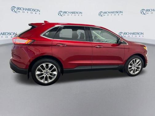 RUBY RED METALLIC TINTED CC 2017 Ford Edge Titanium