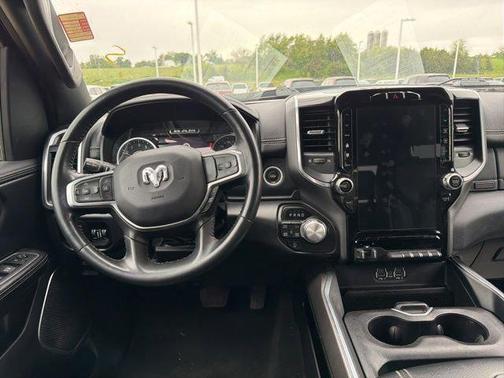 Diamond Black Crystal Pearlcoat 2022 RAM 1500 Laramie