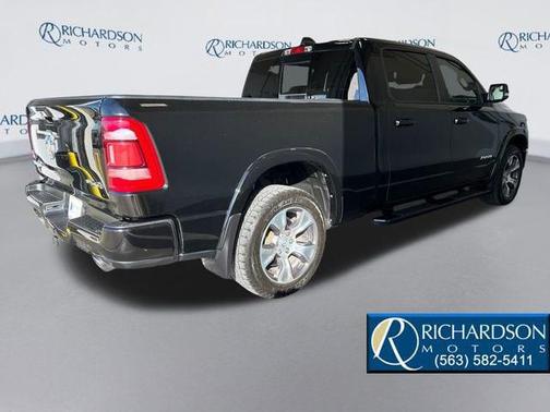 Diamond Black Crystal Pearlcoat 2022 RAM 1500 Laramie