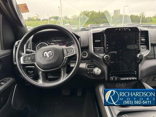 Diamond Black Crystal Pearlcoat 2022 RAM 1500 Laramie