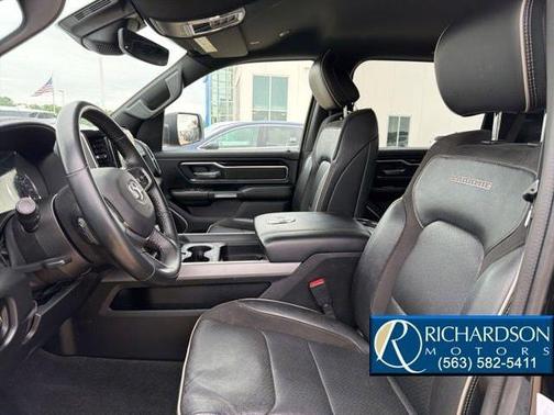 Diamond Black Crystal Pearlcoat 2022 RAM 1500 Laramie