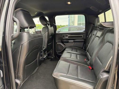 Diamond Black Crystal Pearlcoat 2022 RAM 1500 Laramie