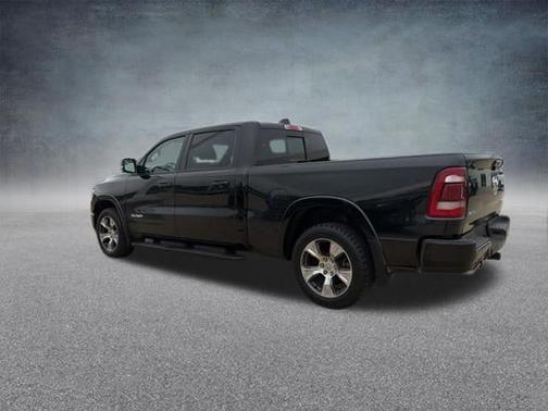 Diamond Black Crystal Pearlcoat 2022 RAM 1500 Laramie