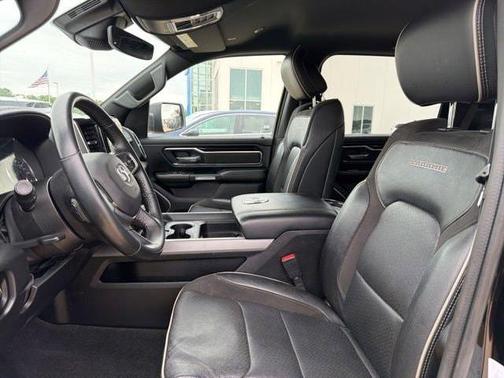 Diamond Black Crystal Pearlcoat 2022 RAM 1500 Laramie