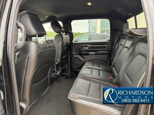 Diamond Black Crystal Pearlcoat 2022 RAM 1500 Laramie