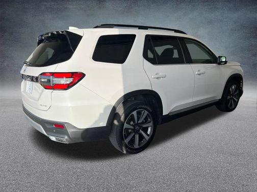 Platinum White Pearl 2023 Honda Pilot AWD Elite