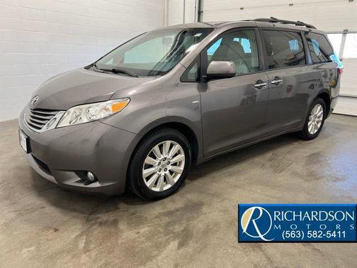 2017 Toyota Sienna XLE