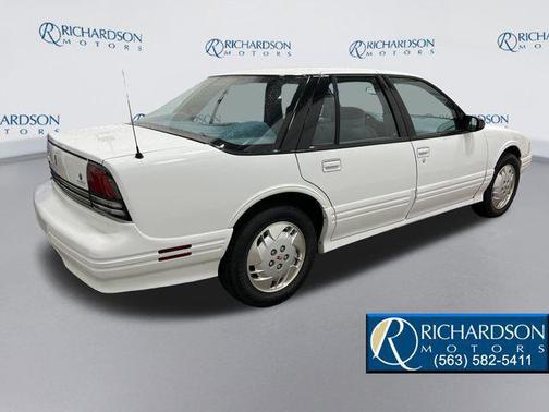 White 1995 Oldsmobile Cutlass Supreme Base
