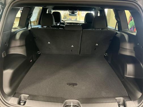 Diamond Black Crystal Pearlcoat 2026 Jeep Cherokee Laredo 4x4