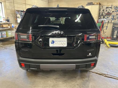 Diamond Black Crystal Pearlcoat 2026 Jeep Cherokee Laredo 4x4
