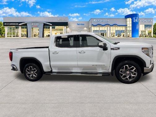 Glacier White Tricoat 2026 GMC Sierra 1500 SLT