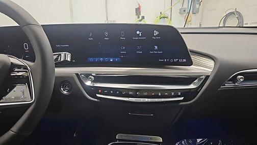 2024 Cadillac LYRIQ Luxury w/1SC