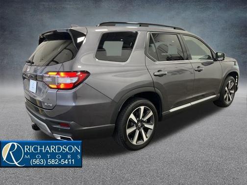 2023 Honda Pilot AWD Elite