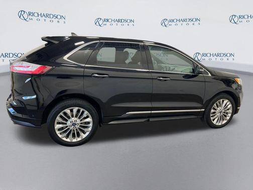 AGATE BLACK METALLIC 2021 Ford Edge Titanium