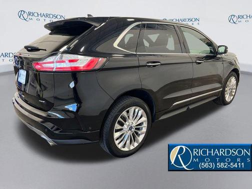 AGATE BLACK METALLIC 2021 Ford Edge Titanium