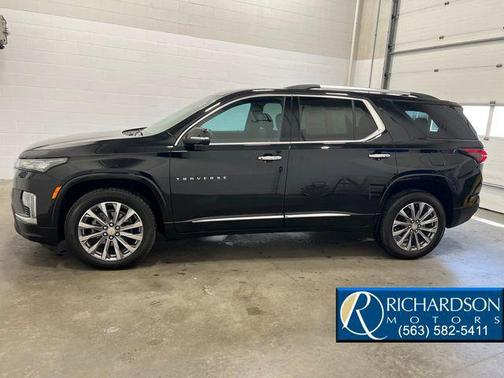 Mosaic Black Metallic 2023 Chevrolet Traverse Premier