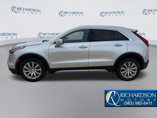 Radiant Silver Metallic 2022 Cadillac XT4 Premium Luxury