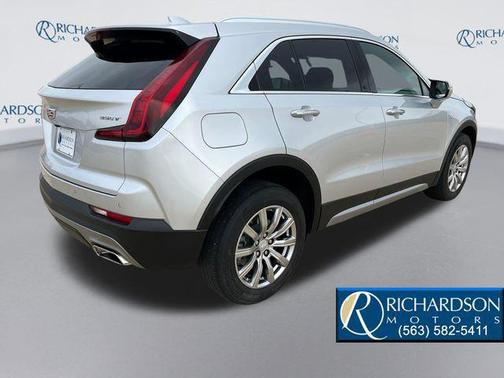 Radiant Silver Metallic 2022 Cadillac XT4 Premium Luxury