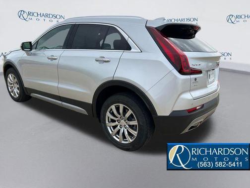 Radiant Silver Metallic 2022 Cadillac XT4 Premium Luxury