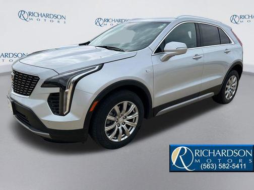Radiant Silver Metallic 2022 Cadillac XT4 Premium Luxury